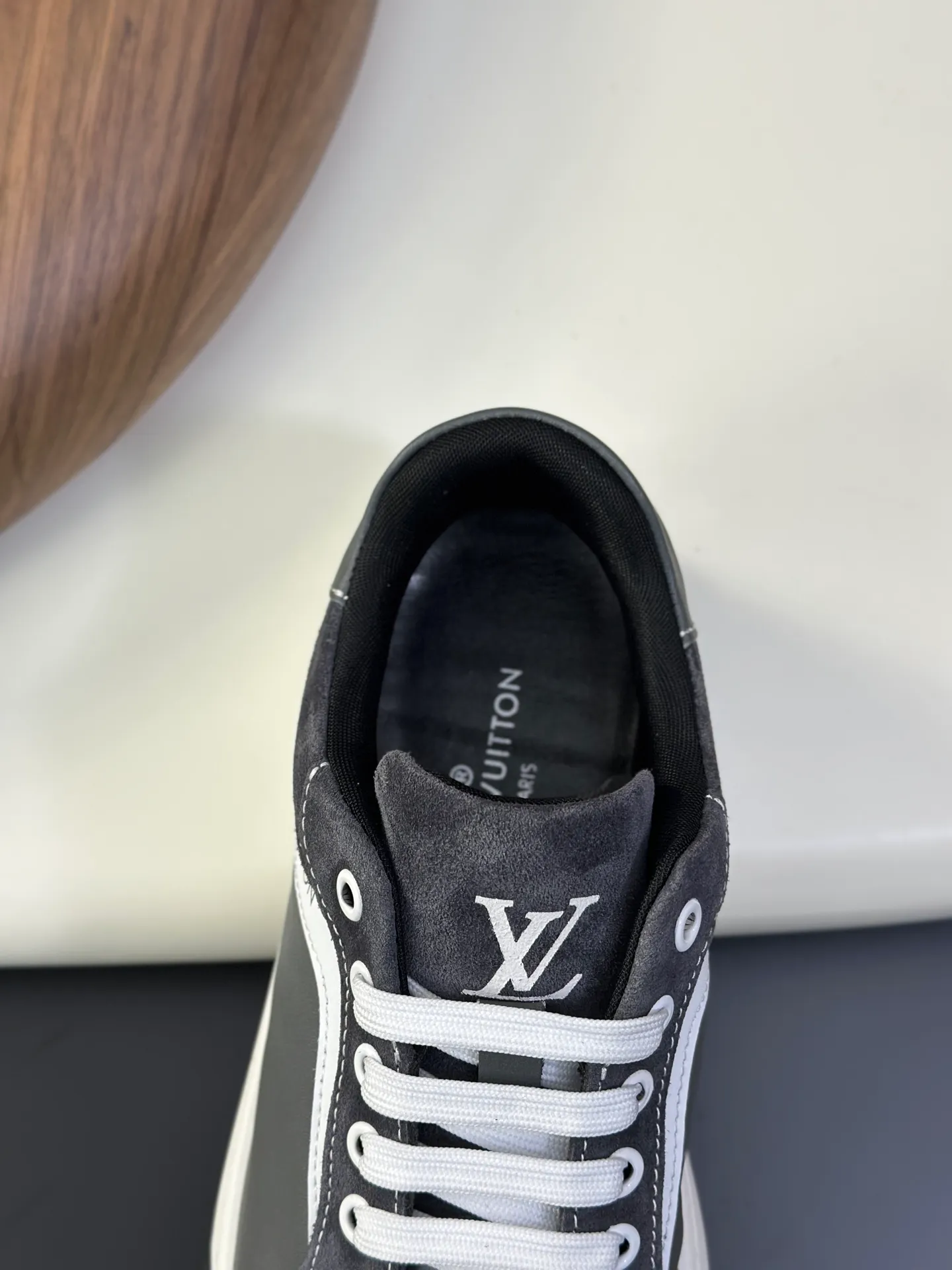 Men's shoes💰740 Lv 🔍Top purchasing agent🇮🇹 Louis Vuitton, the sports sneaker counter is synchronized, the uppers are imported from Italy, high-quality splicing colorful and complex crafts, the imported mesh padding is soft and comfortable, soles: original soles specially provided by the original factory, T men's men's shoes 💰U exclusive movable molded soles are super comfortable, original factory and single goods, 🔍🔍high quality, you can enter and leave the counter at will, welcome to compare, code number 38-44 (customized 45)